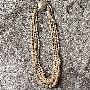 Vintage faux Cream Pearl Necklace